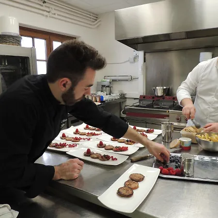 Les Rhodos Hotell 3*